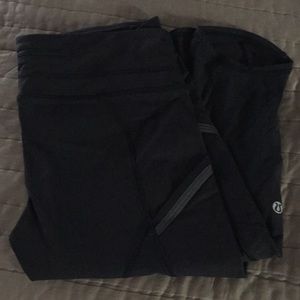 Black Lululemon crop